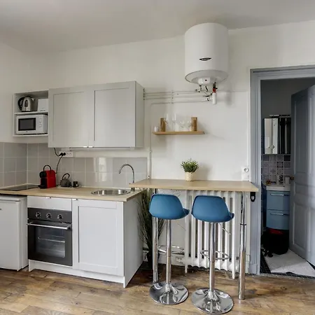 Le Mousquetaire Apartment Versailles